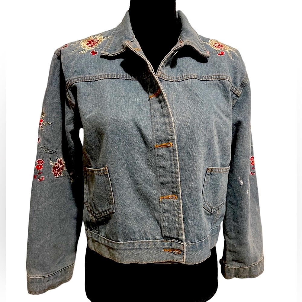 FLORAL EMBROIDERED JEAN JACKET